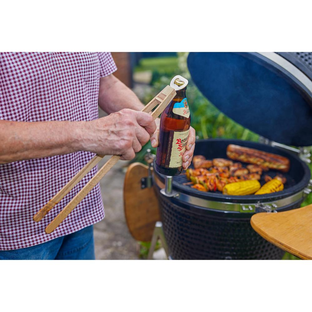 De tekst ist korrekt in die niederländische Sprache übersetzt. Hier ist der Text unverändert: Houten barbecuetang Opener met flesopener, 43 cm.